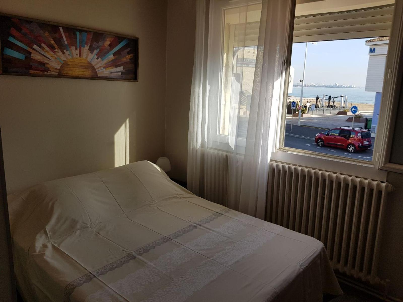 Hotel Restaurant Calypso, à 10 m de la plage Fos-sur-Mer Exterior foto