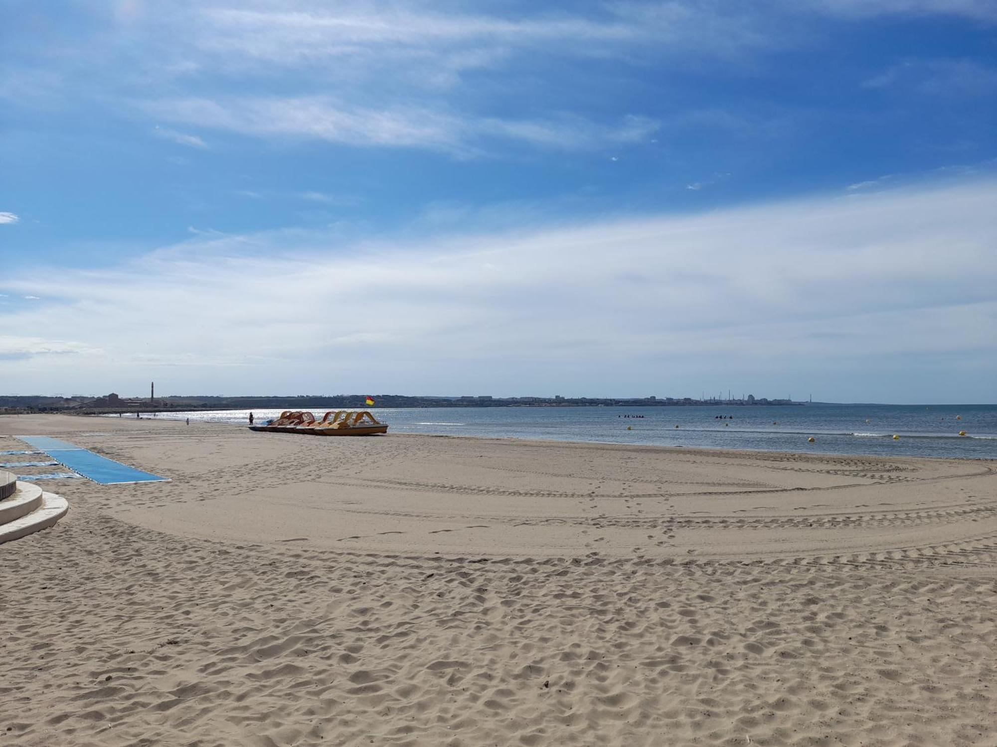 Hotel Restaurant Calypso, à 10 m de la plage Fos-sur-Mer Exterior foto