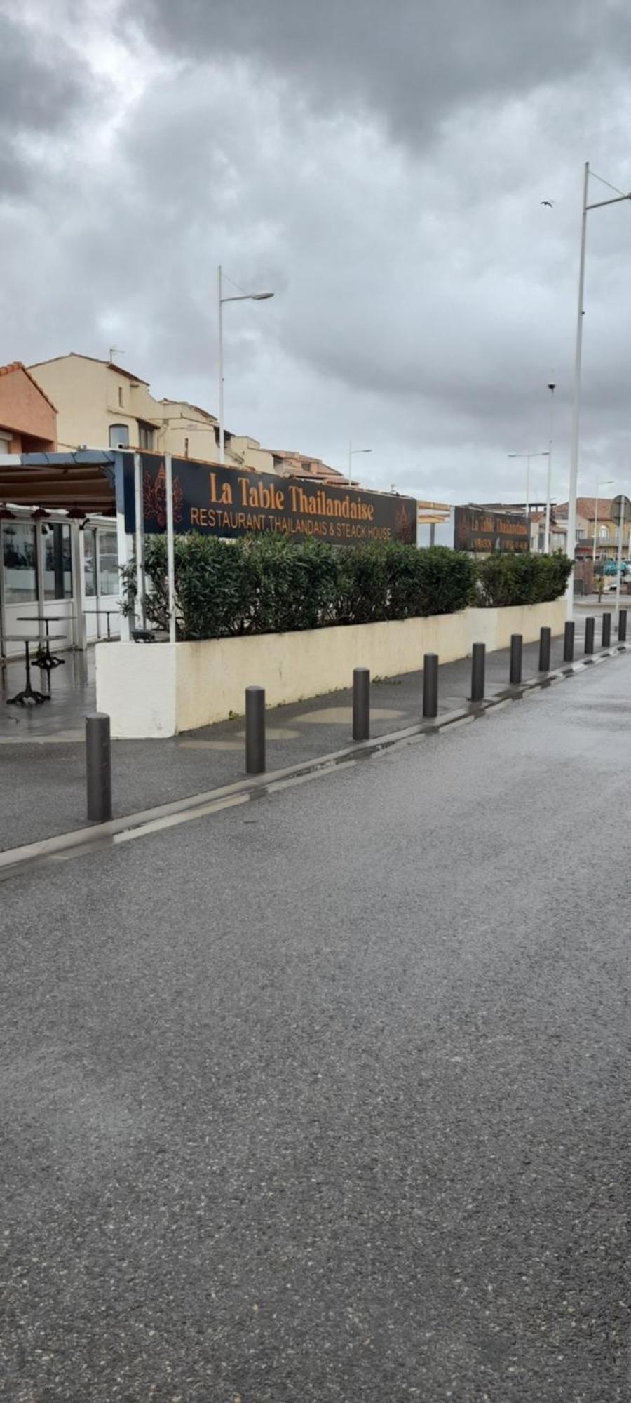 Hotel Restaurant Calypso, à 10 m de la plage Fos-sur-Mer Exterior foto