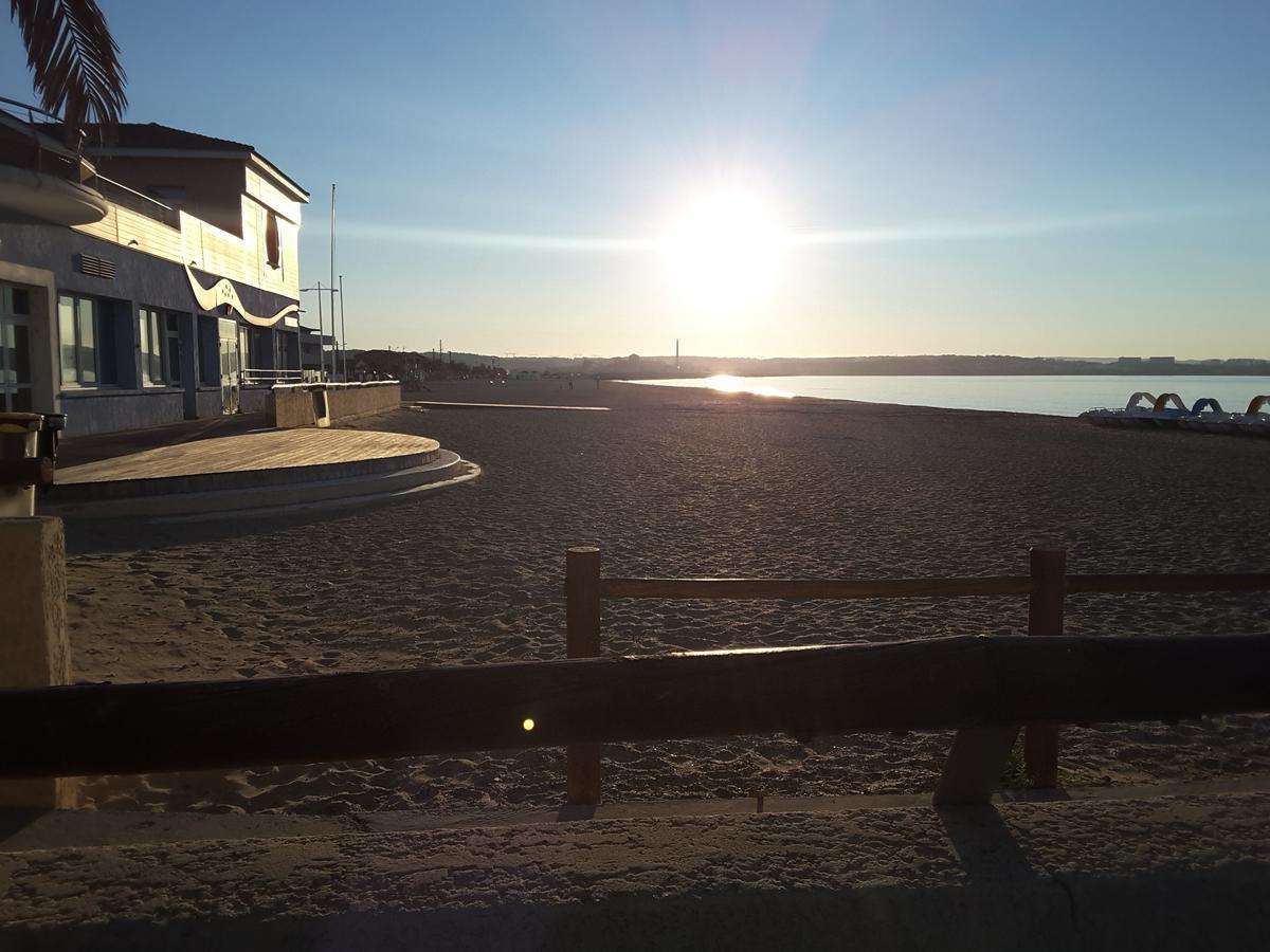 Hotel Restaurant Calypso, à 10 m de la plage Fos-sur-Mer Exterior foto