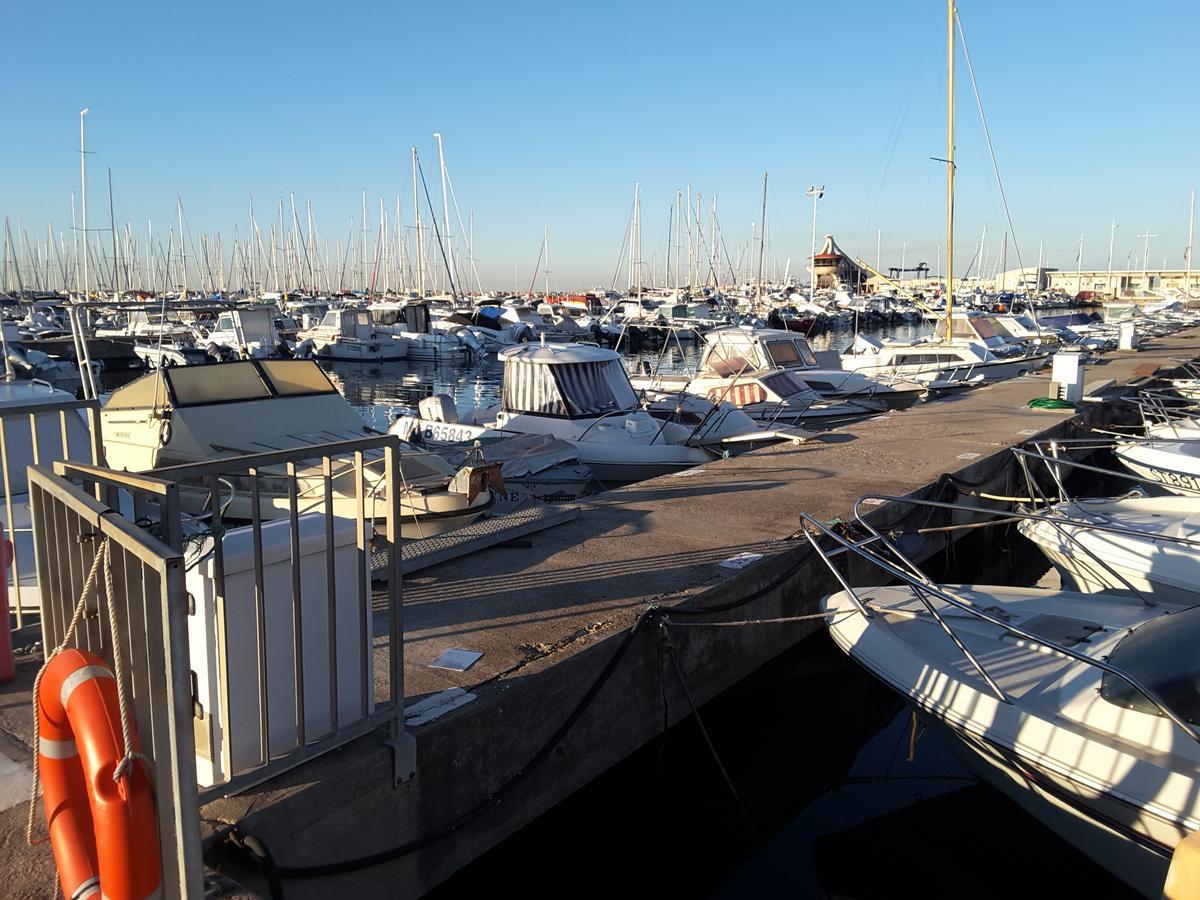 Hotel Restaurant Calypso, à 10 m de la plage Fos-sur-Mer Exterior foto